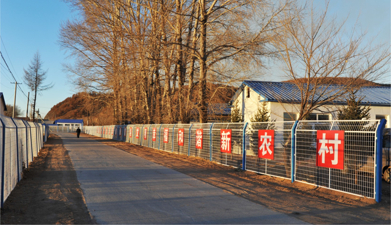 赛罕区黄合少镇西讨速号村“十个全覆盖”旧呼凉公路环境整治工程